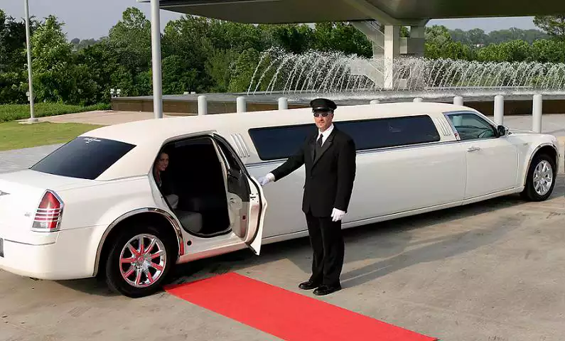 Yacht and Limousine Hire in Dubai