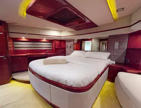 Rent yacht in Dubai
