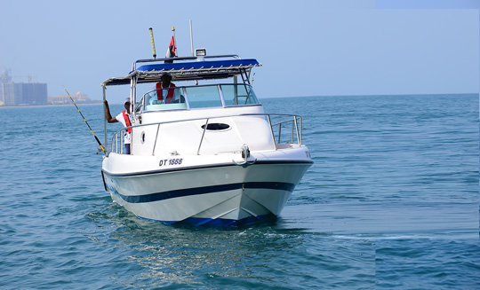 Private boat tour cruising Dubai Marina