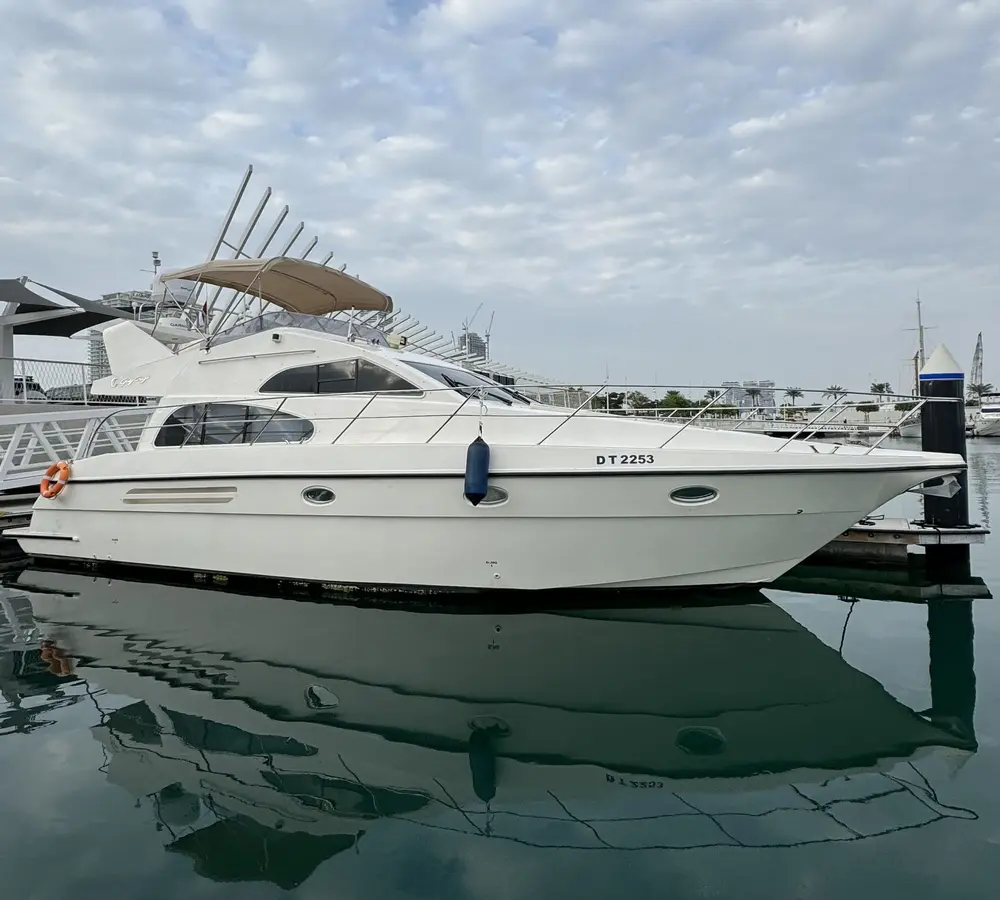 1 Hour Sharing Yacht Tour Dubai Marina