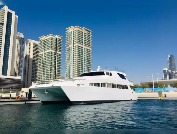 Dubai Yacht Tour – 100ft