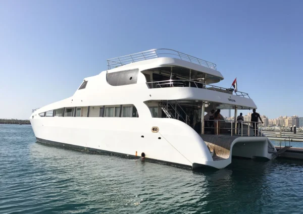 Dubai Yacht Tour – 100ft