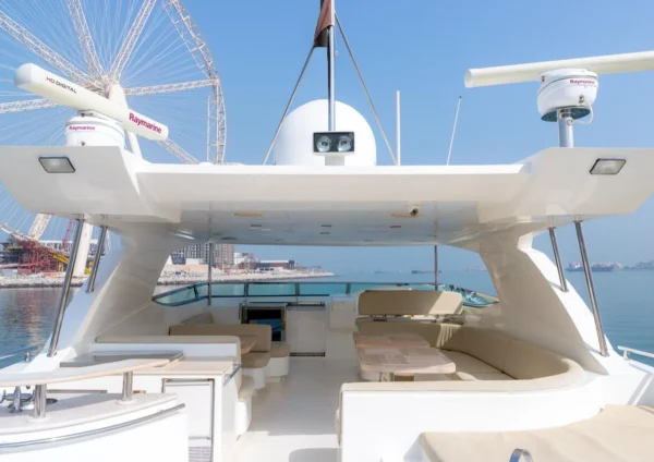 Dubai Yacht Charter – 101ft