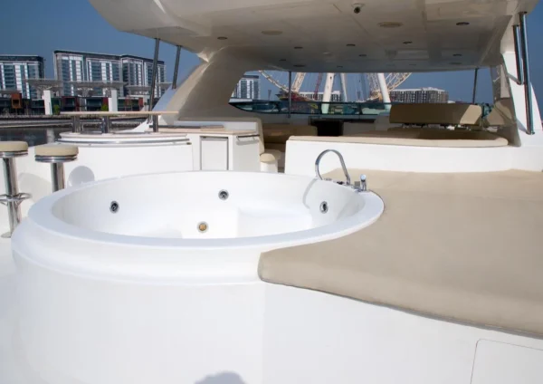 Dubai Yacht Charter – 101ft