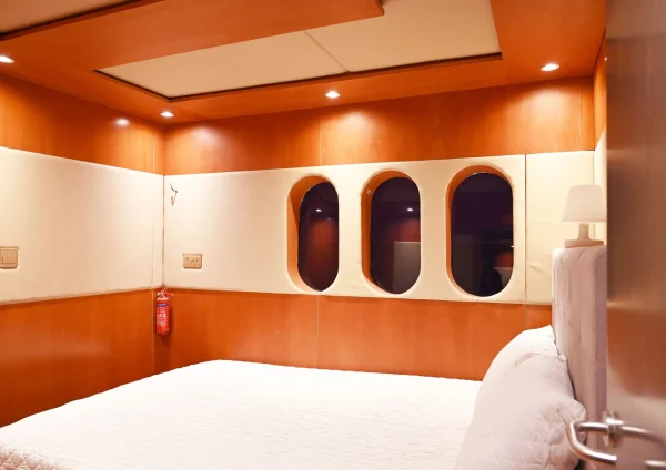 Dubai Mega Yacht Hire – 143ft