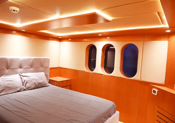 Dubai Mega Yacht Hire – 143ft