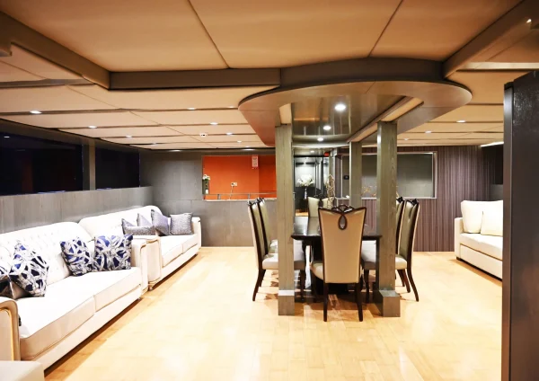 Dubai Mega Yacht Hire – 143ft