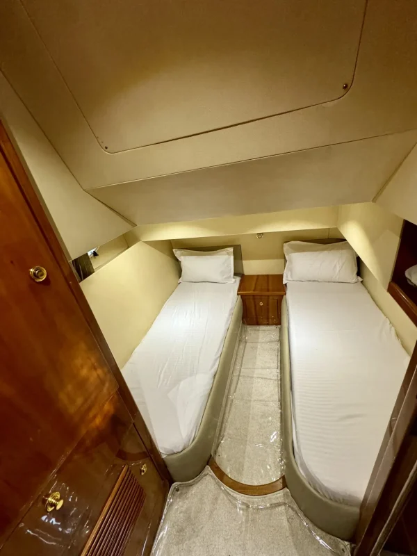 Book a Yacht Dubai 42ft – Experience the Best Dubai Marina Yacht Tour 2025