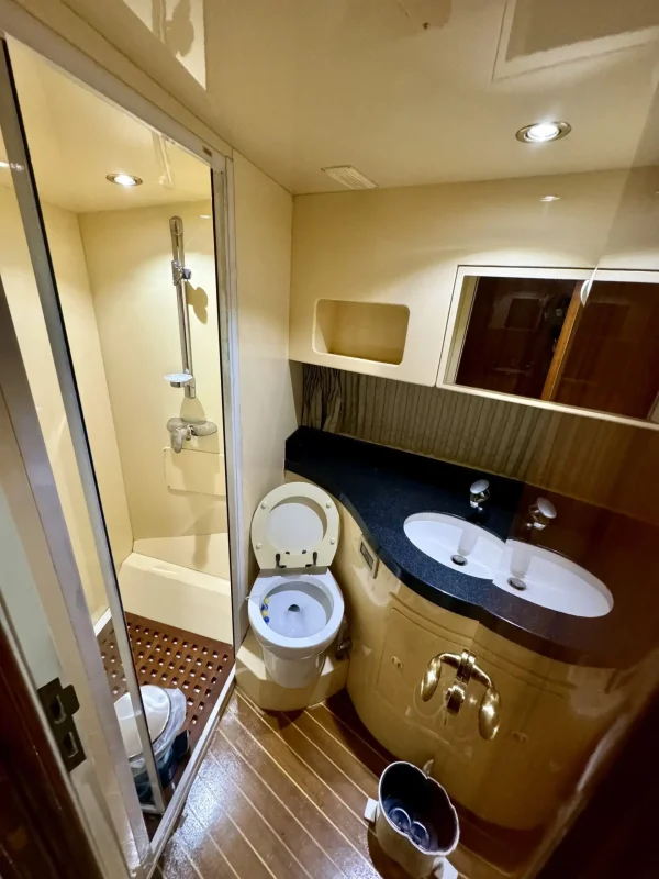 Book a Yacht Dubai 42ft – Experience the Best Dubai Marina Yacht Tour 2025