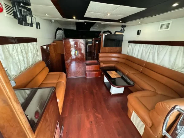 Dubai Private Yacht Tour – 66ft