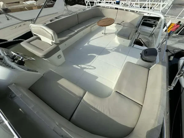 Dubai Private Yacht Tour – 66ft