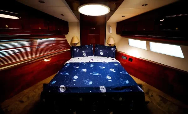 Dubai Private Yacht Tour – 66ft