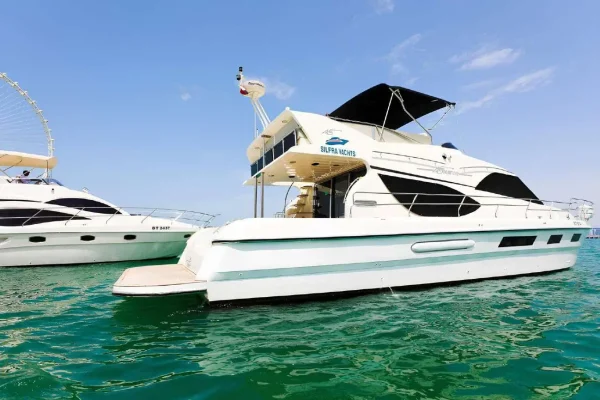Dubai Private Yacht Tour – 66ft