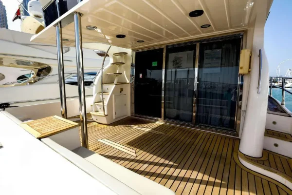 Dubai Private Yacht Tour – 66ft