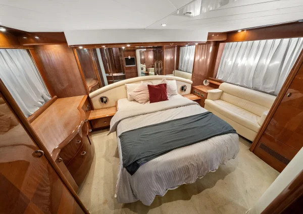 Charter a Yacht Dubai – 68ft