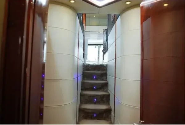 Dubai Luxury Yacht Charter – 75ft