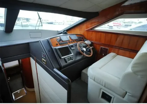 Dubai Luxury Yacht Charter – 75ft