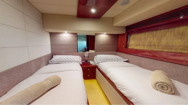 88ft Dubai Yacht Cruise