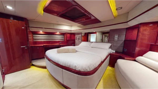 88ft Dubai Yacht Cruise