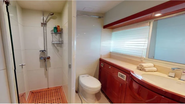 88ft Dubai Yacht Cruise