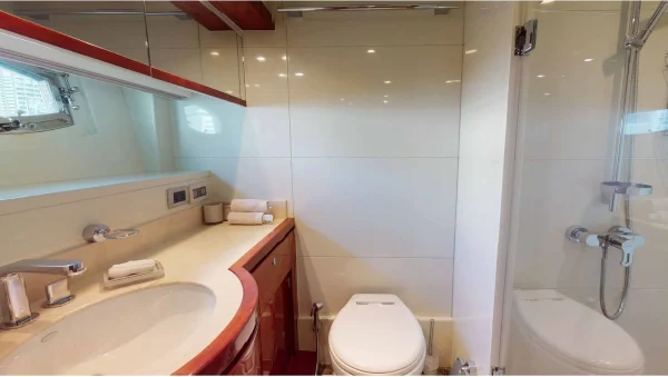 88ft Dubai Yacht Cruise