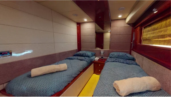 88ft Dubai Yacht Cruise