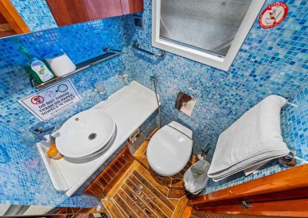 Dubai Yacht Hire – 90ft