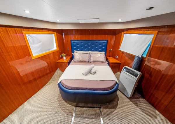 Dubai Yacht Hire – 90ft