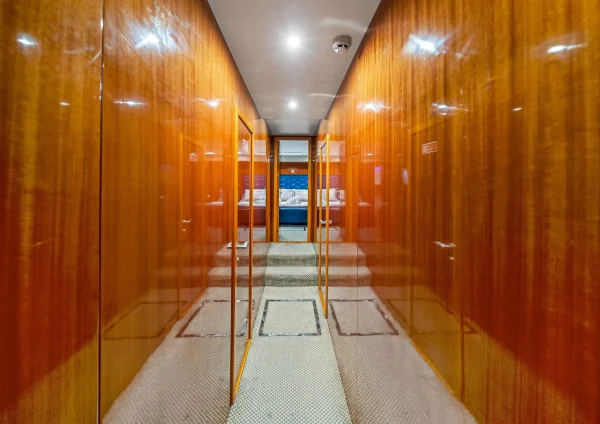 Dubai Yacht Hire – 90ft