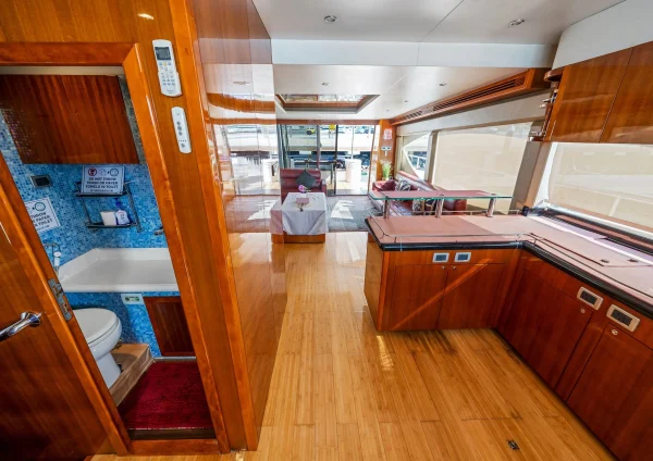 Dubai Yacht Hire – 90ft